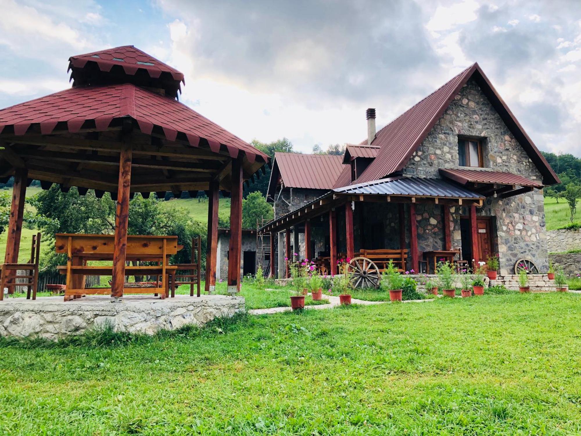 Guesthouse Alpini Lepushe Экстерьер фото